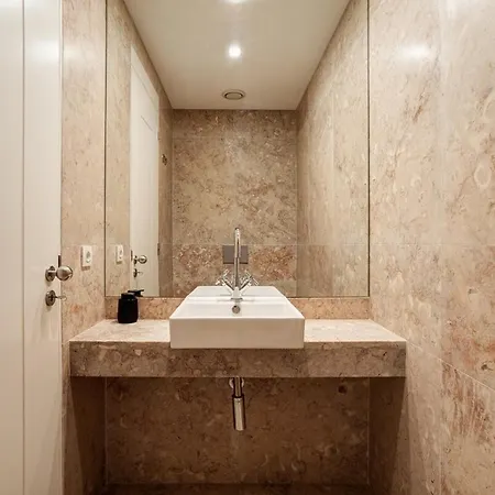 The Pearl Of Chiado Com Parking&lift&ac Appartement