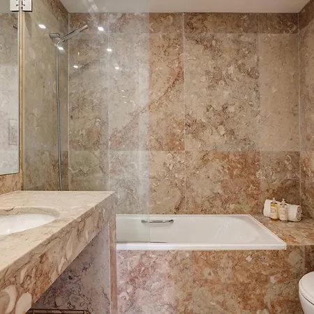 The Pearl Of Chiado Com Parking&lift&ac Lisboa