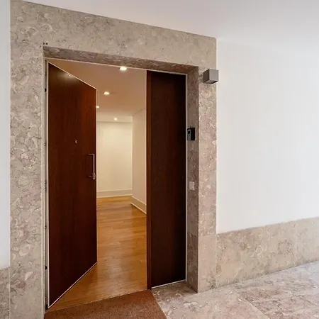 Appartement The Pearl Of Chiado Com Parking&lift&ac *