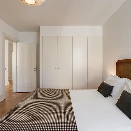 The Pearl Of Chiado Com Parking&lift&ac